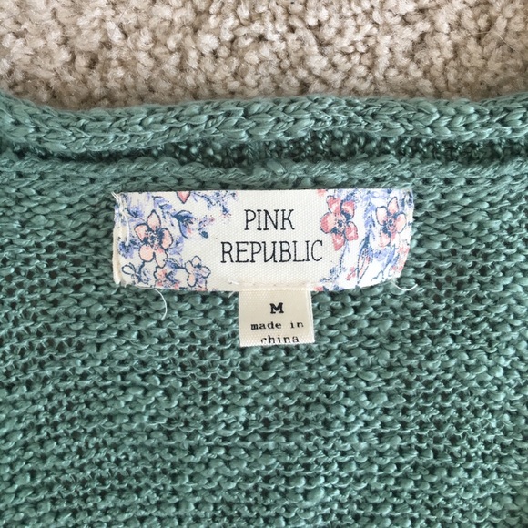 NWOT Light green cold shoulder sweater - Picture 3 of 3